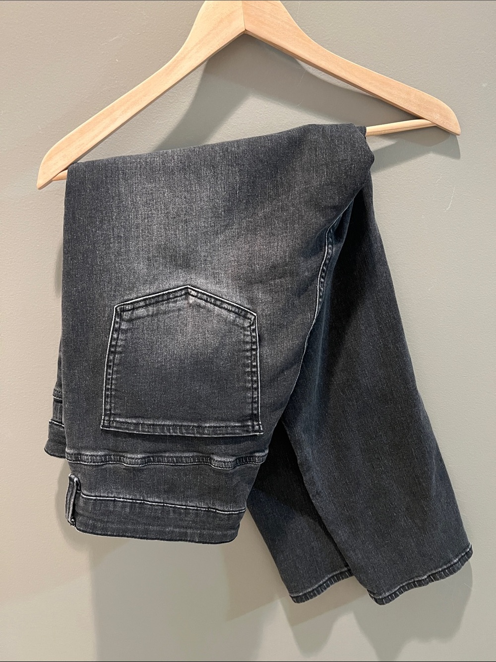 Universal Standard Women’s black Washed Jeans - high waisted skinny